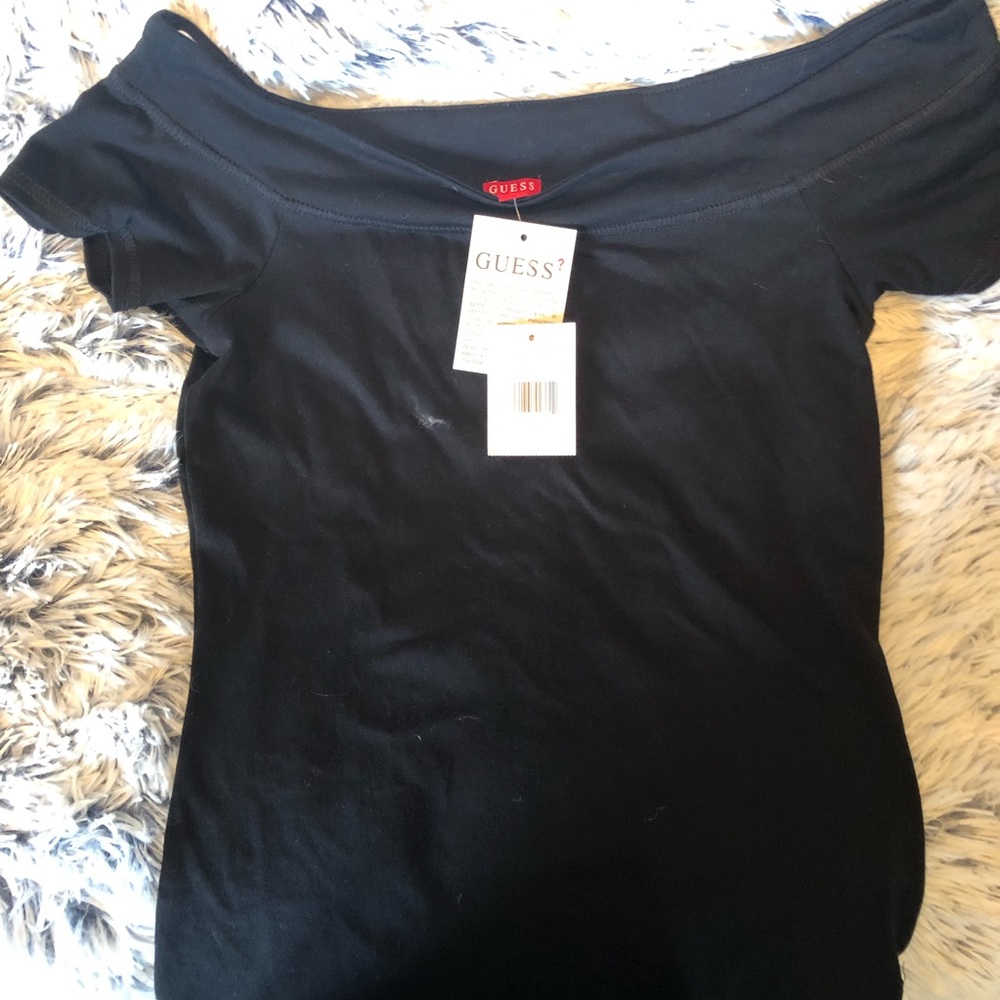 Guess off shoulder tee